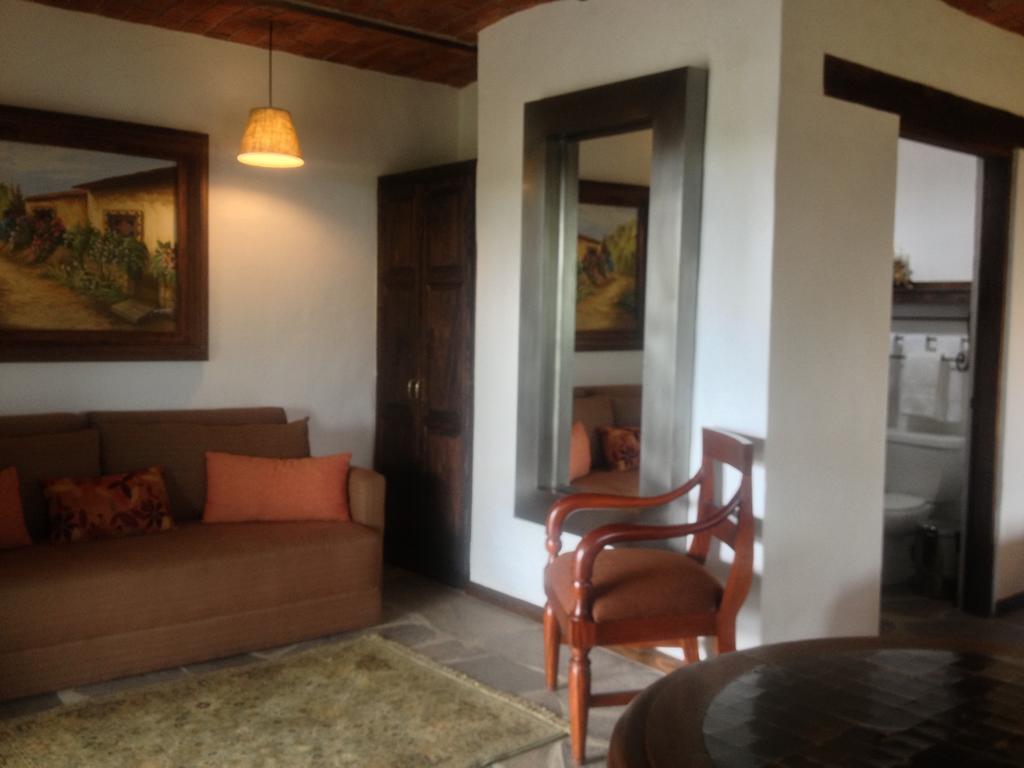Hotel Villa Cassis Tapalpa Kamer foto